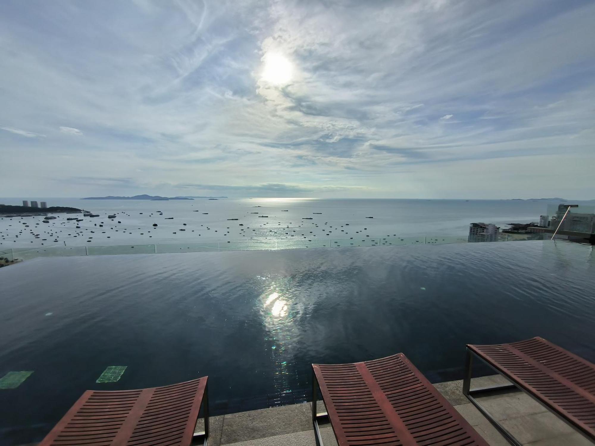 Centric Sea Pattaya Bed & Breakfast エクステリア 写真
